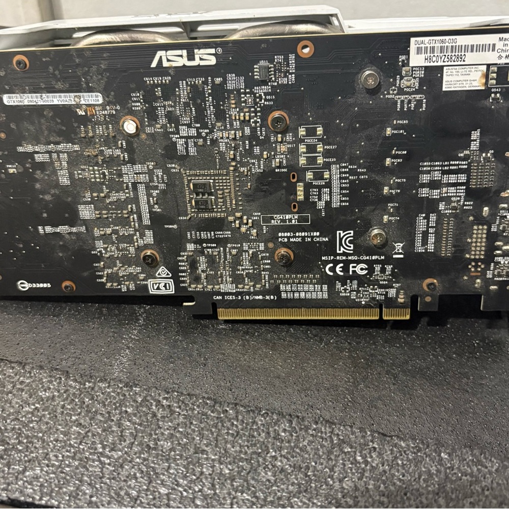 ASUS Dual-Fan White Graphics Card - Picture 3 of 6